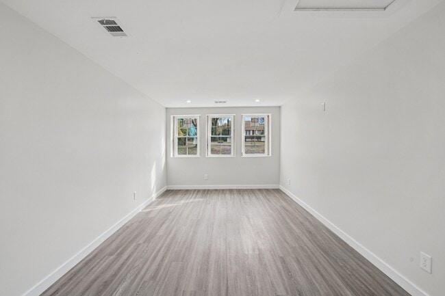 Building Photo - 2700 Alhambra Cir