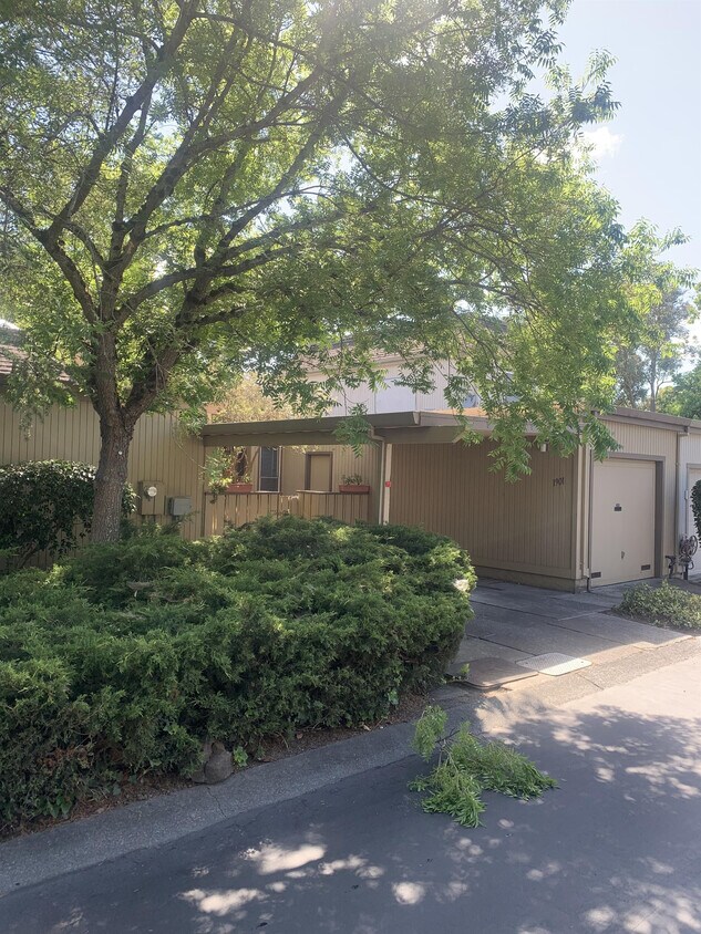 Foto principal - 1901 Knolls Dr