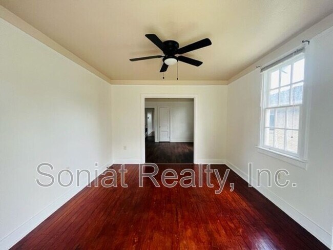 Foto del edificio - 2129 Mandolin St