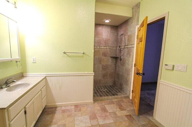 Building Photo - 3348 Hales Ranch Rd