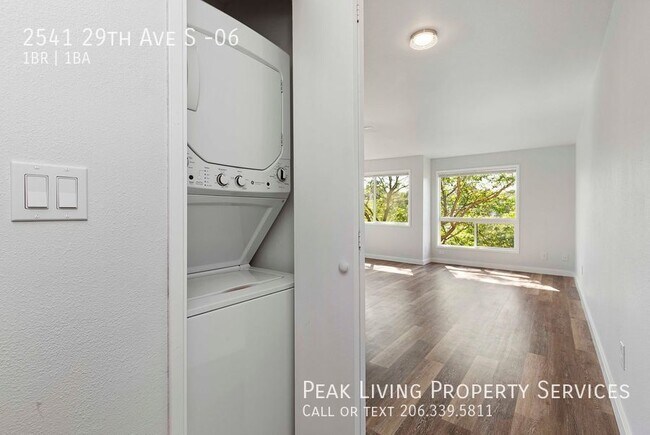 Building Photo - Spacious 1bd/1ba with W/D In Unit!