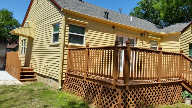 Building Photo - 2148 Brookfield Ave