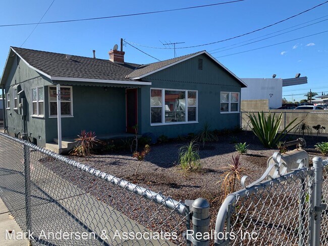 Building Photo - 3 br, 1 bath House - 720 W. Gladstone