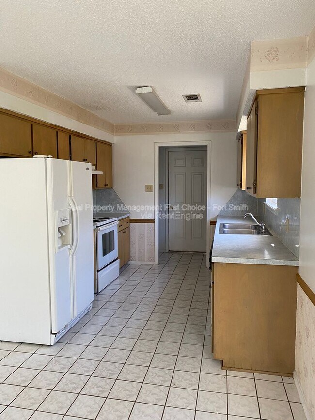 Foto del edificio - 3505 Ridgeway Dr