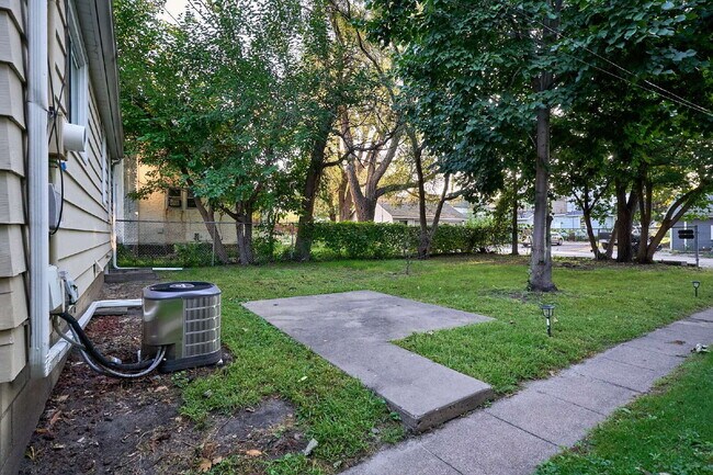 Foto del edificio - Charming 3-Bedroom Home with Finished Basement in Minneapolis!