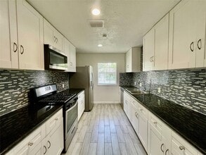 Building Photo - 5375 Little John Ln