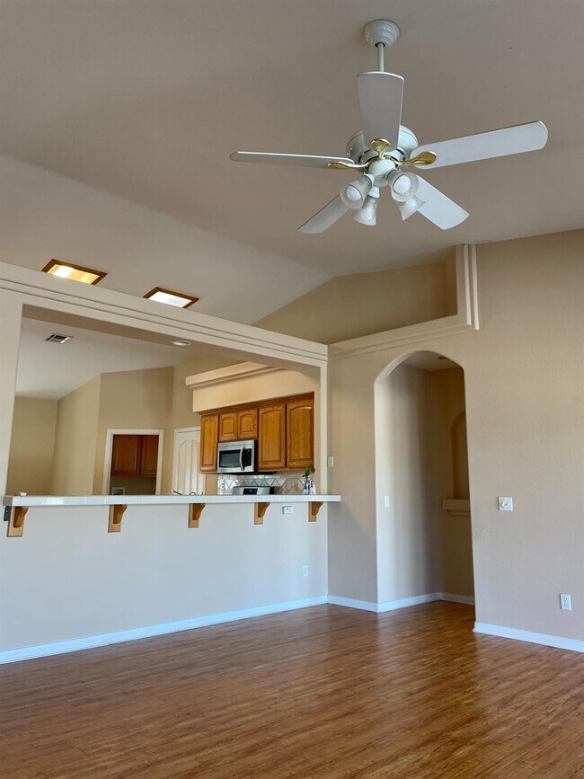 Building Photo - 27558 Cloverleaf Dr