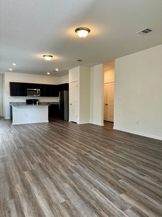 Building Photo - 100 Helios Dr