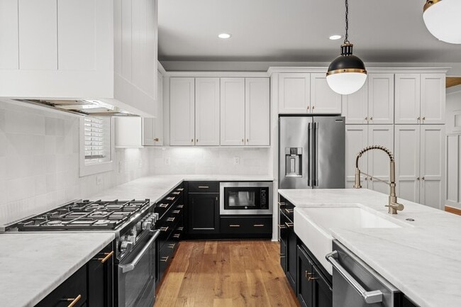 Building Photo - 6515 Premier Dr