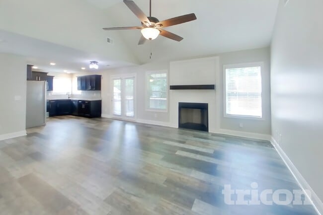 Building Photo - 492 Woodtrace Dr