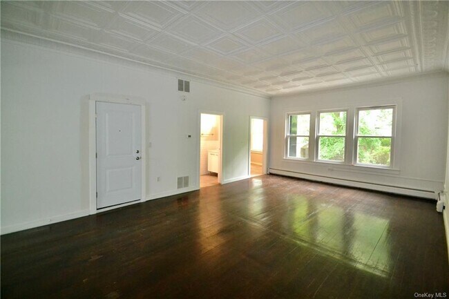 Building Photo - 454 Piermont Ave