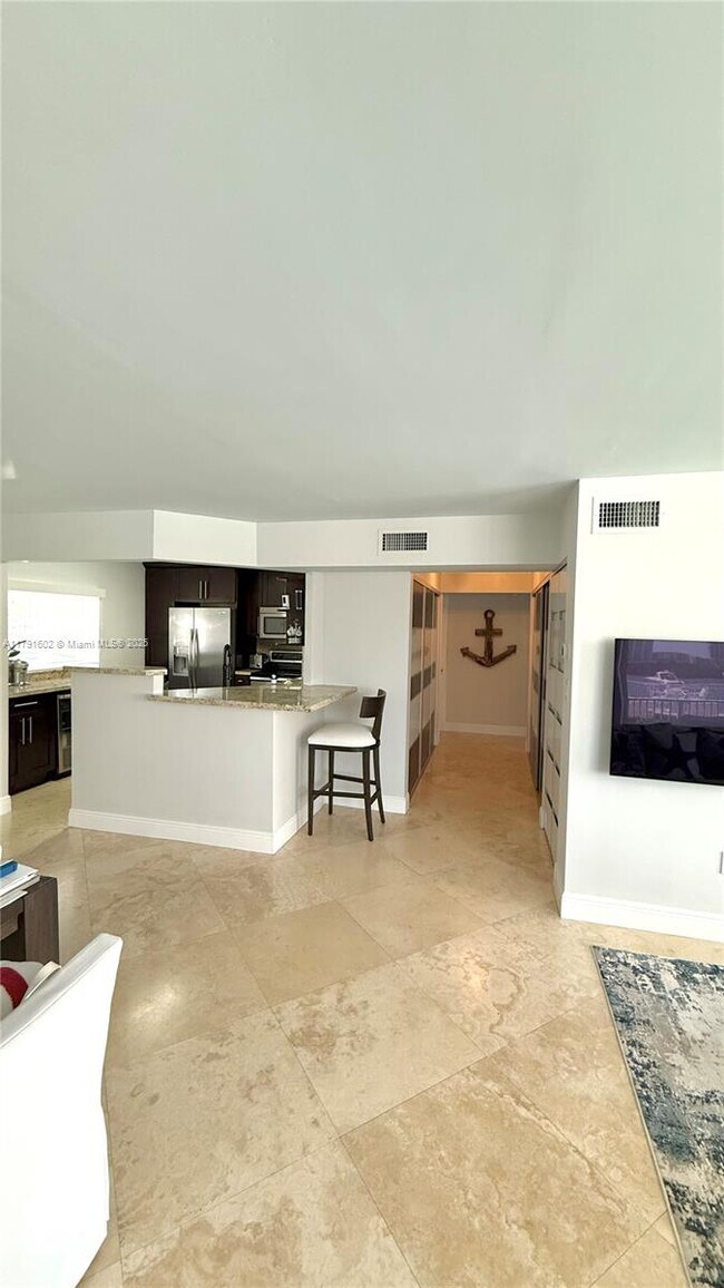 Foto del edificio - 4000 NE 170th St