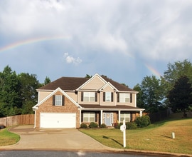 Building Photo - 8 Crestwood Ct
