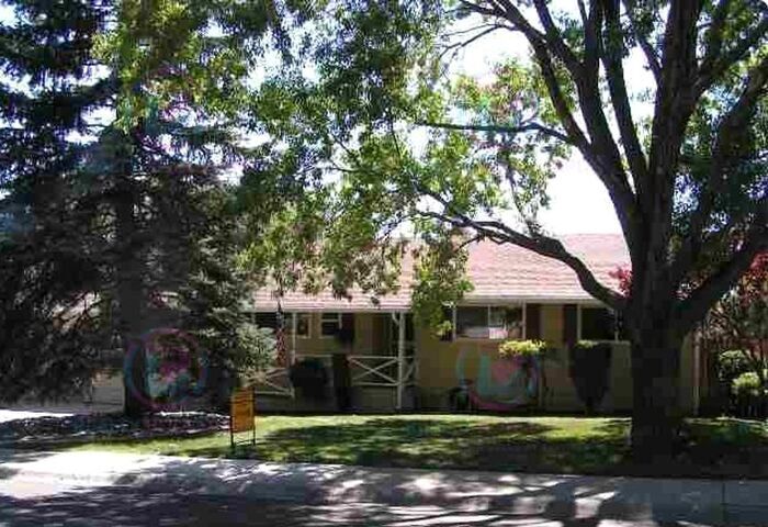 Foto del edificio - Spacious 6-Bedroom Home Near UNR with Backyard & Modern Kitchen