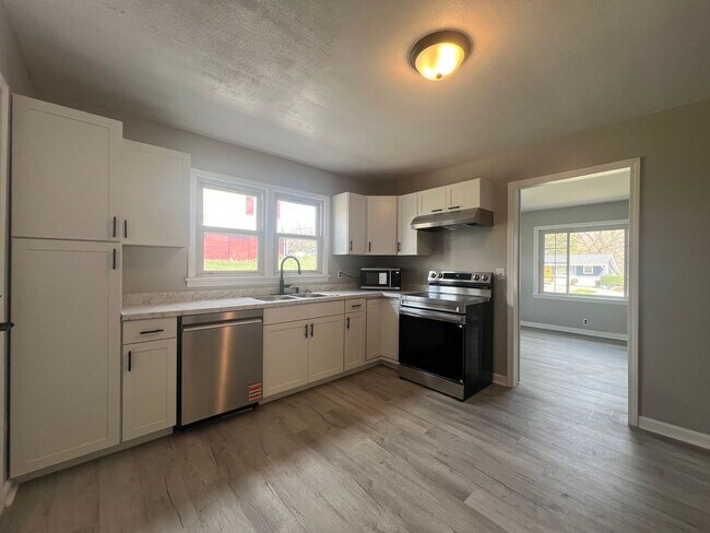 Foto del edificio - Newly renovated 3 bed and 1 bath house near ETSU and VA