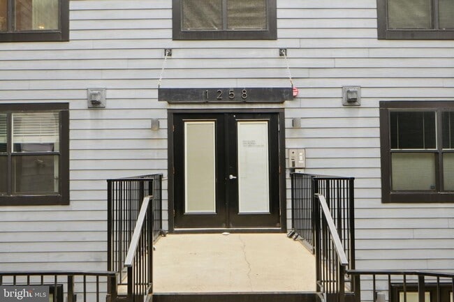 Building Photo - 1258 Holbrook Terrace NE