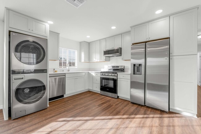 Building Photo - 2279 India St