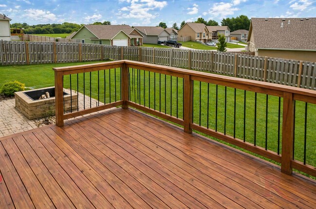 Foto del edificio - 3 Bed 2 bath Rock Creek