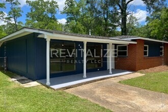 Building Photo - 4066 Beechwood Ln