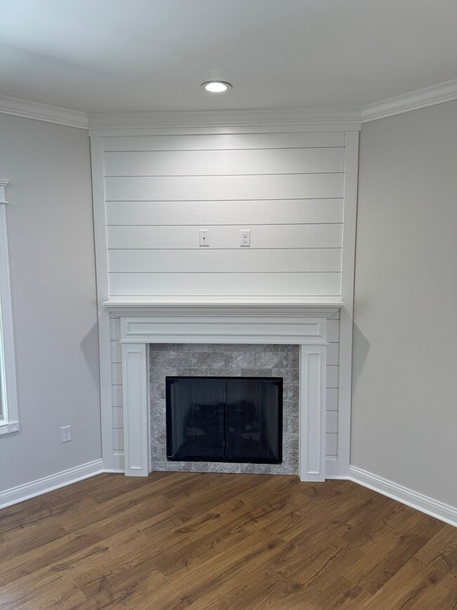 Building Photo - 5387 Crocus Dr