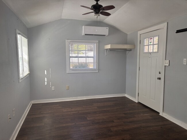 Photo - 2015 Hardy St House