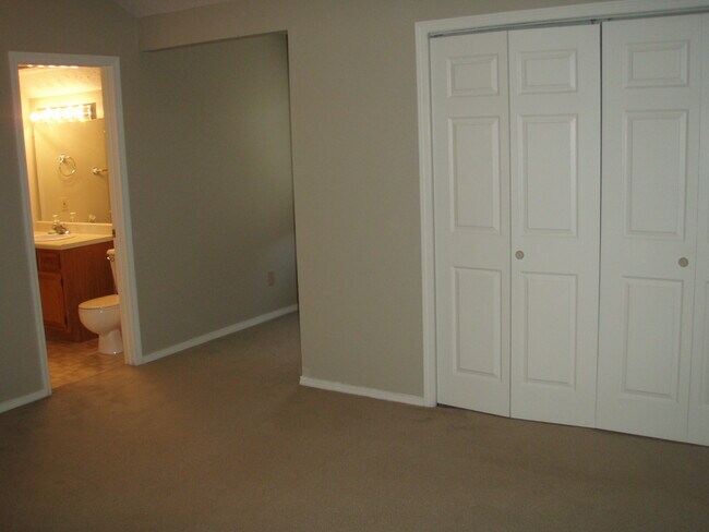 Sala de estar - 1374 S College Mall Rd