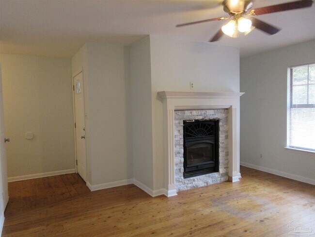 Foto del edificio - 5060 Saints Ln