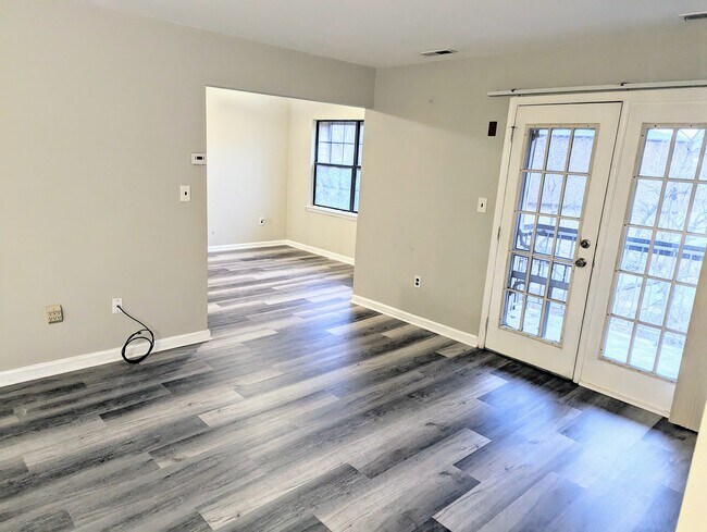 Building Photo - 1112 Green Hollow Dr