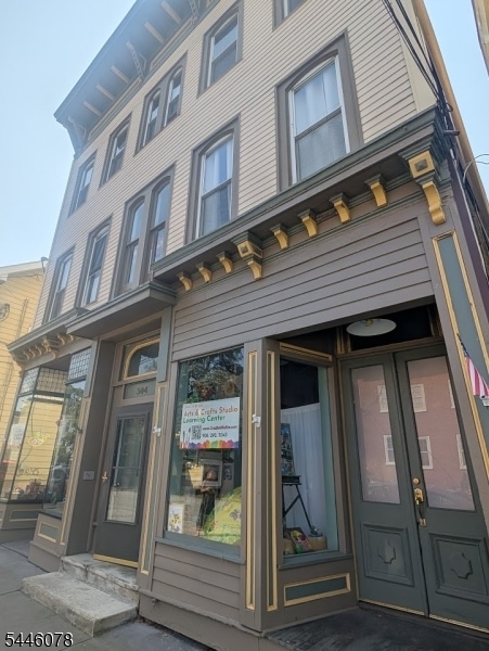 Building Photo - 304 Front St