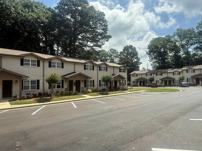 Foto del edificio/estacionamiento - Waverly Manor Townhomes