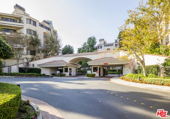 Building Photo - 2131 Century Park Ln