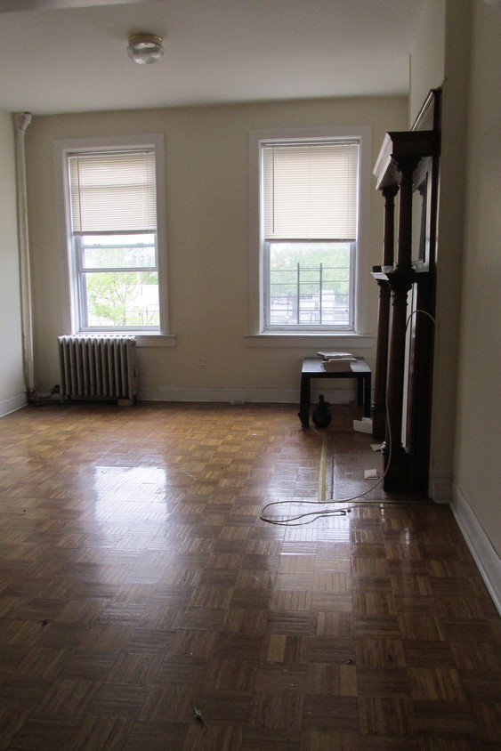 Primary Photo - 41 Kingston Ave