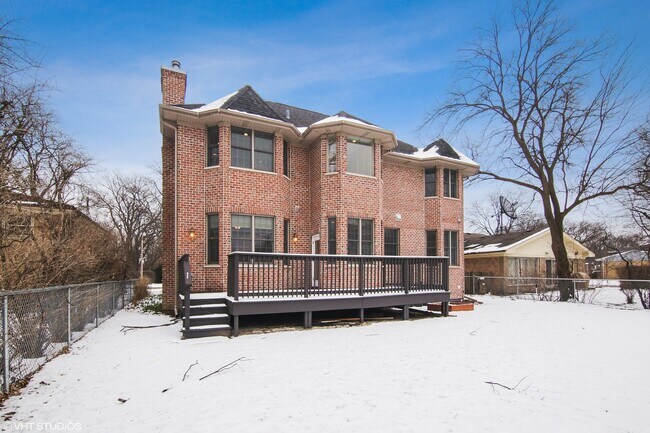 Building Photo - 507 Locust Rd