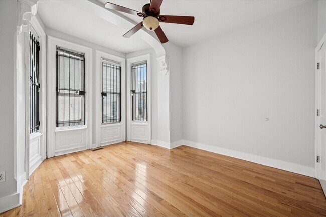 Foto del edificio - 1703 W Montgomery Ave