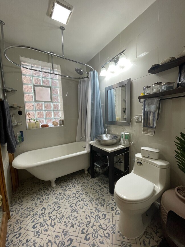 Foto del edificio - 4316 N Milwaukee Ave