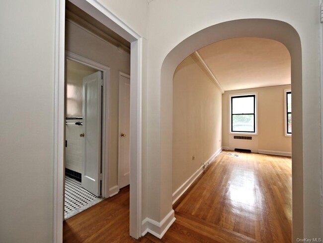 Foto del edificio - 223 Larchmont Acres
