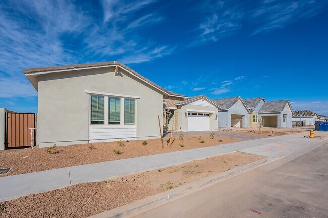 Building Photo - New Build Beauty /Terrace at Madera Tri-Po...
