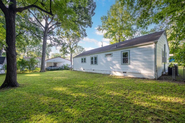 Foto del edificio - Modern 3 Bed/1 Bath Home!