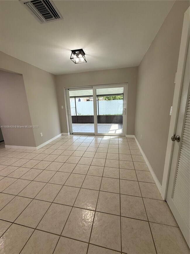 Foto del edificio - 19433 SW 103rd Ct