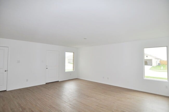 Building Photo - AVAILABLE NOW - Like-New 2024 Lennar Home in Amenity-Rich Community | 3 Bedrooms, Granite Counter...