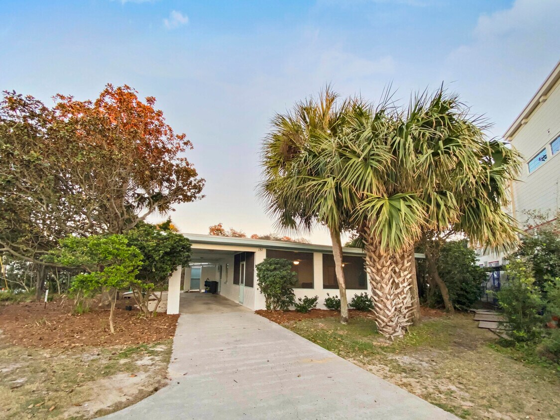 Primary Photo - 181 Gulf Point Rd