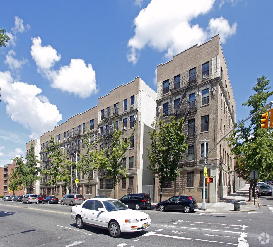 Building Photo - 979 E 163rd St