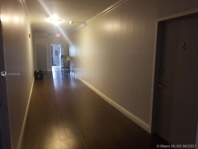 Foto del edificio - 577 NE 62nd St
