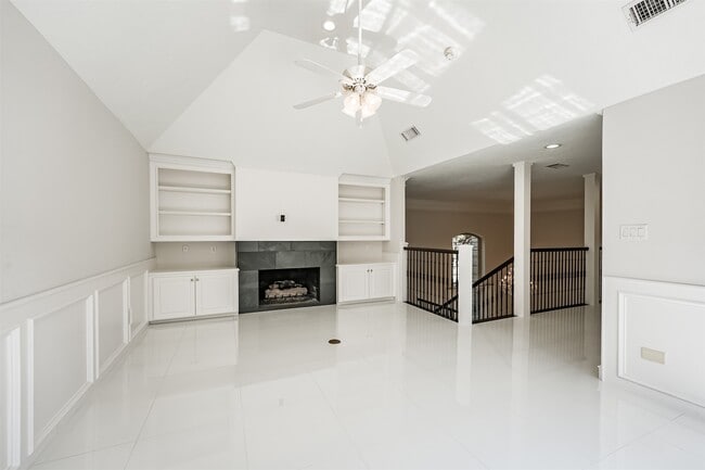 Building Photo - 207 Victoria Way