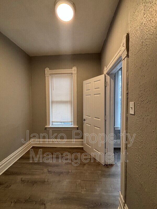 Foto del edificio - 7636 S Drexel Ave