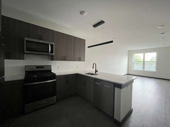 Foto del edificio - 135 Mallory Ave