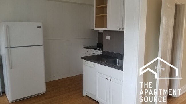 Foto del edificio - 4409 N Kenneth Ave