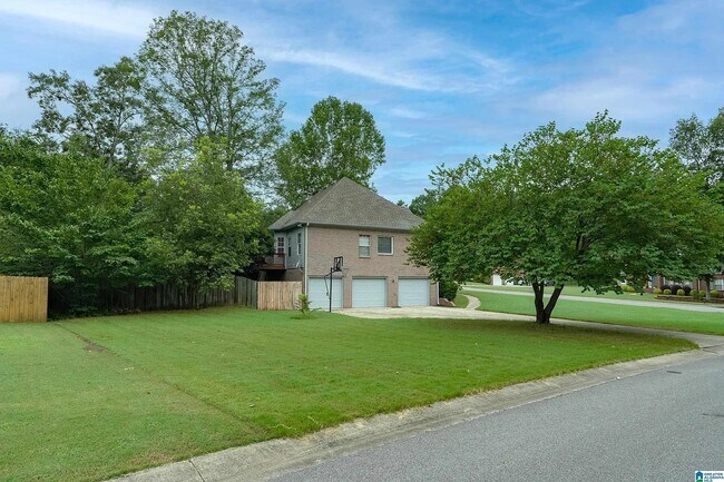 Foto del edificio - 205 Camellia Dr