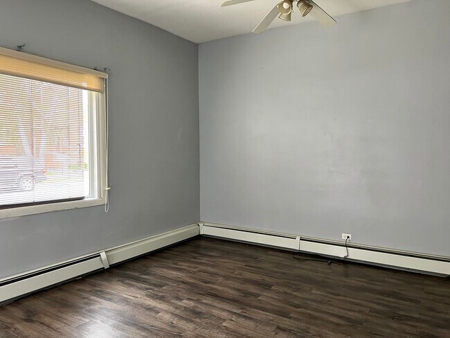 Foto del edificio - 2645 W 43rd St