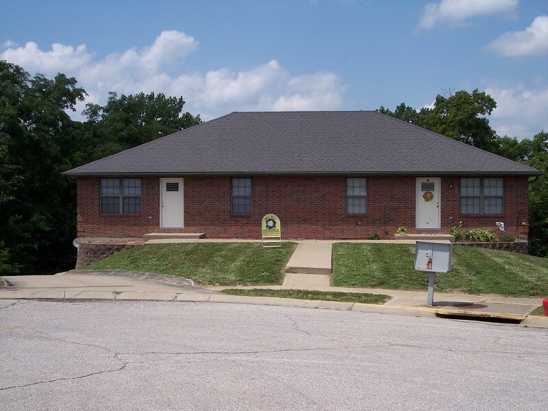 Front - 708 Streck Ct